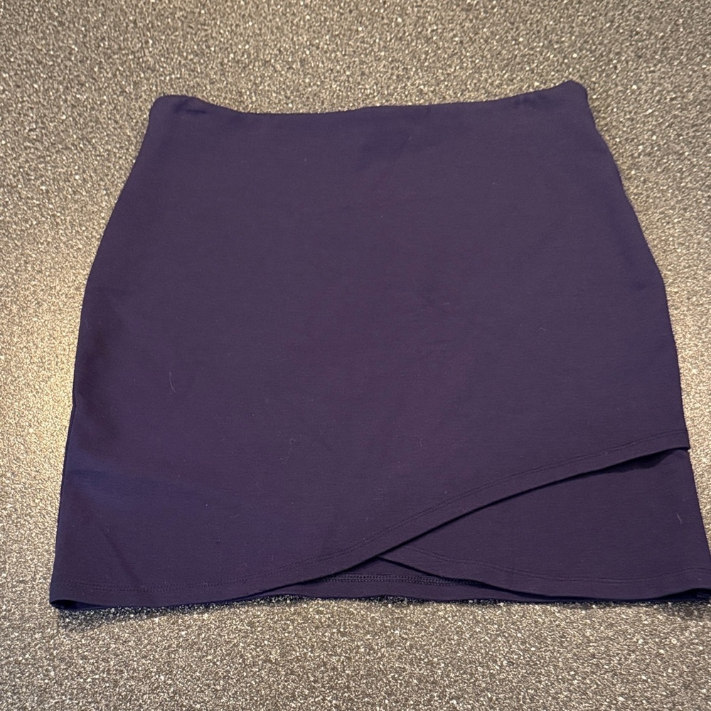 Aritzia Women’s Sunday Best Deep Navy Mini Skirt - size medium